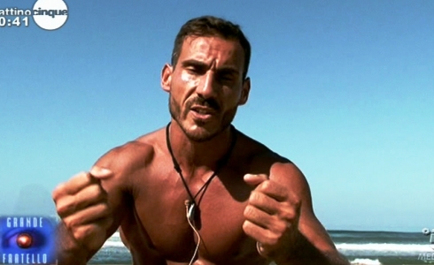 GRANDE FRATELLO: LUCA ERA GAY? L’INACCETTABILE GIOCO SULL’OMOSESSUALITA’