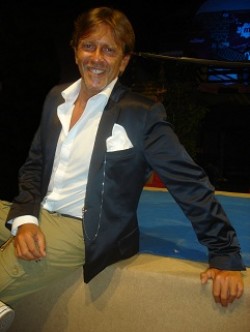 CENTOVETRINE, GENUARDI CONFERMA LO STOP: “DAL 9 GENNAIO LA TROUPE E’ A CASA, POSSIBILE UN TEST IN PRIME TIME”