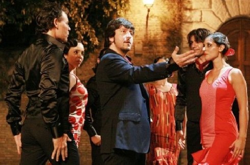 ASCOLTI TV DI DOMENICA 25 DICEMBRE 2011: VINCE TUTTI PAZZI PER AMORE (16.2% – 17.7%), LA SACRA FAMIGLIA AL 13.95%. BENE L’ULTIMA LEGIONE SU RAI3