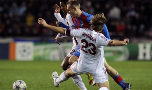 ASCOLTI SATELLITE DI MARTEDI 6 DICEMBRE 2011: IL MILAN GIA’ QUALIFICATO SI FERMA A 443.000 SPETTATORI, RAPPORTO CARELLI SALE A 101.000