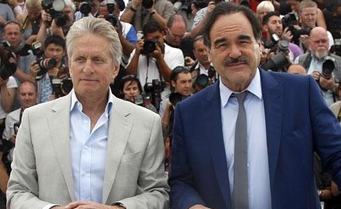 ASCOLTI SATELLITE DI LUNEDI 5 DICEMBRE 2011: EFFETTO FIORELLO SU SKY, SOLO 310.000 PER IL SEQUEL DI WALL STREET E 290.000 PER LAZIO-NOVARA