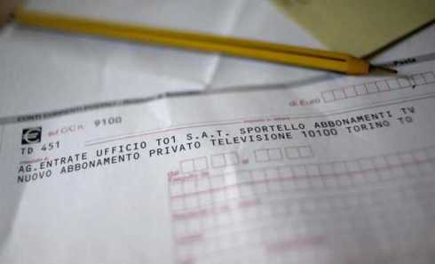 AUMENTA IL CANONE RAI. MA ASPETTANO A DIRCELO