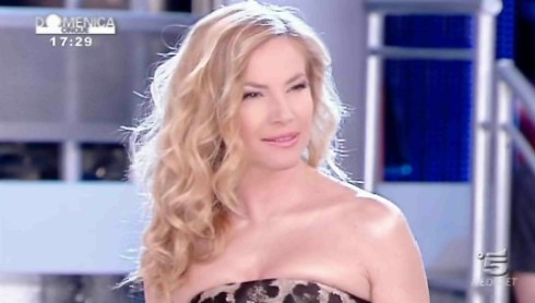 LA SFIDA DELLA DOMENICA: ULTIMA PUNTATA PER DENTRO LA NOTIZIA, GILETTI E CUCCARINI CON TELETHON, ENZO E CARLA DALLA CABELLO