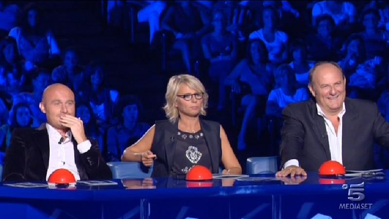 ASCOLTI TV DI SABATO 14 GENNAIO 2012: ITALIA’S GOT TALENT (25.42%) SORPASSA BALLANDO CON LE STELLE (23.77%). SPECIALE TGLA7 AL 5.38%