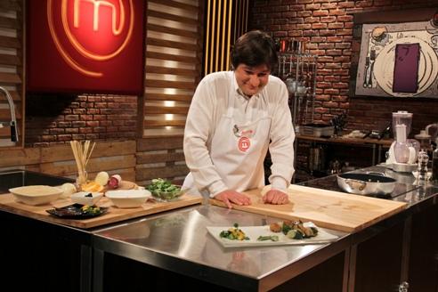MASTERCHEF GUEST STAR SU SKY UNO: I VOLTI DI SKY SI METTONO AI FORNELLI MA SOLO PER CINQUE MINUTI
