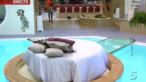 GRAN HERMANO 12 + 1 (AH, LA SCARAMANZIA!) AL VIA: UN CONCORRENTE PUO’ COMPRARE L’INGRESSO IN CASA SU EBAY. LA DIRETTA 24H DIVENTA GRATUITA