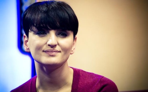 LA SFIDA DELLA DOMENICA: LA PANICUCCI TORNA A BATTERE LA CRONACA, ARISA DALLA CABELLO, IL CAST DE “LA VITA CHE CORRE” DALLA CUCCA. AL VIA IL NUOVO PROGRAMMA DI CAMILA RAZNOVICH SU LA7