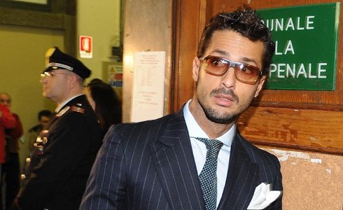 FABRIZIO CORONA CARABINIERE PER FICTION. L’ARMA INDIGNATA: NON MERITA LA DIVISA.