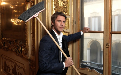 IL PRINCIPIANTE EMANUELE FILIBERTO SI METTE AL LAVORO E SOGNA SANREMO: “MORANDI FAMMI TORNARE COME VELINA”