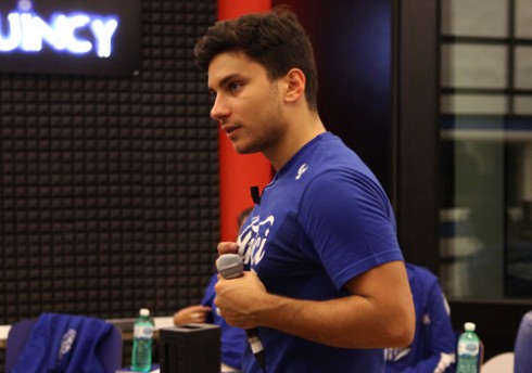 AMICI 11: GERARDO SOSPESO PERCHE’ NON SA STARE NELLA SCUOLA. IN REALTA’ E’ L’UNICO CHE HA CAPITO COME FUNZIONA