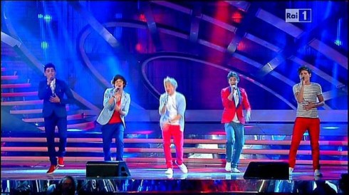 FESTIVAL DI SANREMO 2012, GLI ONE DIRECTION DISSACRANO L’ARISTON CON “WHAT MAKES YOU BEAUTIFUL”