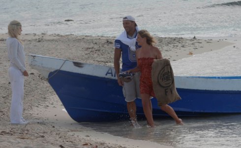 BOOM! FLAVIA VENTO ABBANDONA L’ISOLA DEI FAMOSI 9