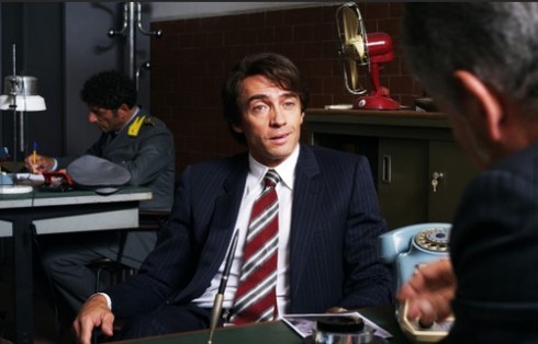 ASCOLTI TV DI LUNEDI 27 FEBBRAIO 2012: WALTER CHIARI CRESCE A 6.5MLN (22.66%), I SOLITI 4MLN PER IL GRANDE FRATELLO (17.94%). BOOM PER RETE4 CON IL GLADIATORE (11.26%)