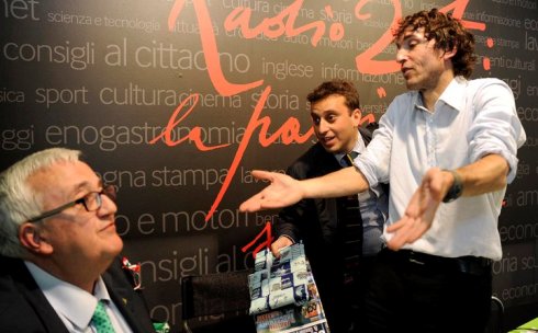 TGCOM24: LA ZANZARA DI CRUCIANI VOLA IN TV