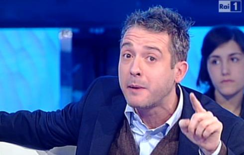 FESTIVAL DI SANREMO 2012: PIERLUIGI DIACO SI PORTA DIETRO I PESCI