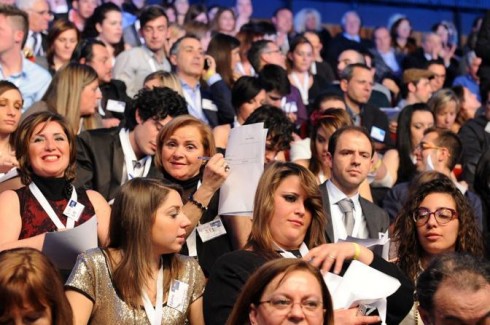 FESTIVAL DI SANREMO 2012, GUASTO TECNICO ALL’ARISTON: ANNULLATA LA VOTAZIONE TRA I FISCHI