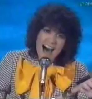 SANREMO HORROR STORY: MARINELLA, MA CHI TE LO FA FARE DI SCOPARE SUL PALCO?