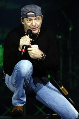 VASCO ROSSI REPLICA STIZZITO: SIAMO STATI BOCCIATI A SANREMO, PER QUEST’ANNO BASTAVA CELENTANO