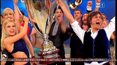 ANDRES GIL VINCE BALLANDO CON LE STELLE 8