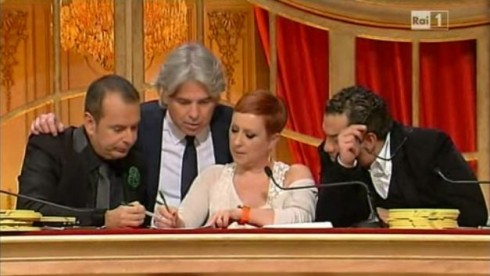 BALLANDO CON LE STELLE 8, SEMIFINALE DEL 10 MARZO 2012: LA TATANGELO FA IL PIENO DI VOTI, ELIMINATO SERGIO ASSISI. SEI COPPIE IN FINALE