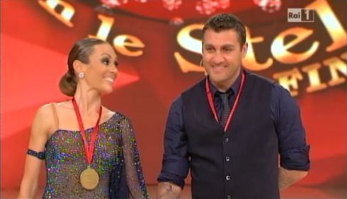 BALLANDO CON LE STELLE 8, LA FINALE DEL 17 MARZO 2012 IN DIRETTA WEB: VINCE ANDRES GIL, SECONDO MARCO DELVECCHIO