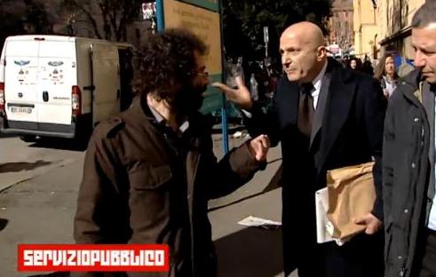 AUGUSTO MINZOLINI VS IL GIORNALISTA DI SANTORO: “LEI E’ UN IGNORANTE, LA QUERELO!” (VIDEO)