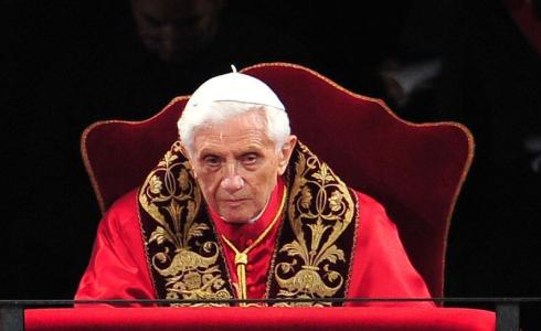 ASCOLTI TV DI VENERDI 6 APRILE 2012: LA VIA CRUCIS (16.98%) BATTE AREA PARADISO (16.11%). ROBINSON AL 5.43%, LE INVASIONI BARBARICHE AL 4.24%