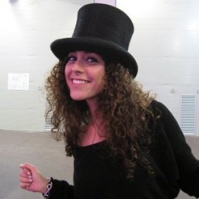 CARLO CONTI SPOSA LA COSTUMISTA FRANCESCA VACCARO MA NESSUNO LO SAPEVA. CARA BELEN, PERCHE’ NON PRENDI LEZIONI DAL CONDUTTORE TOSCANO?