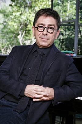 PINO STRABIOLI A DM: “SONO CONTENTO DI TENERMI LONTANO DALLA TELEVISIONE BECERA. NON MI PIACE IL GF PERCHE NON SI PUO’ ENTRARE NELLE CASE TOCCANDOSI I COGLIONI E RUTTANDO”