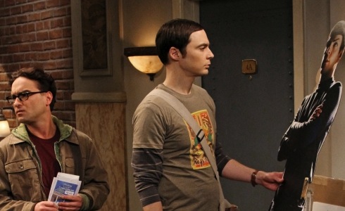THE BIG BANG THEORY 5 DA STASERA SU STEEL. NEL CENTESIMO EPISODIO SHELDON MANDA A QUEL PAESE ZACHARY QUINTO