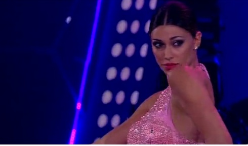 AMICI 11, EMMA: STO DI MERDA. E IL PUBBLICO FISCHIA BELEN