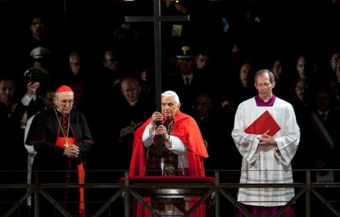 IL TELECOMANDO, LA GUIDA TV DI DM: 6 APRILE 2012. SU RAI1 LA VIA CRUCIS COL PAPA, ALLE INVASIONI BARBARICHE C’E’ NICOLA SAVINO