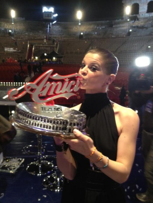 ALESSANDRA AMOROSO VINCE AMICI 11