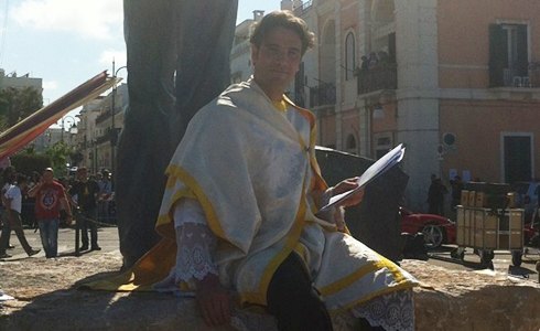 LUCA CALVANI E’ UN PRETE BEAUTIFUL!