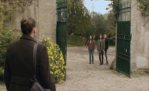 LE TRE ROSE DI EVA: LA VENDETTA DI EDOARDO SI TRASFORMA IN UNA PERICOLOSA TRAPPOLA