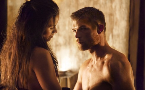 SPARTACUS – LA VENDETTA: SESSO E VIOLENZA NEL SEQUEL DELLA SERIE CULT IN ONDA DA STASERA SU SKYUNO