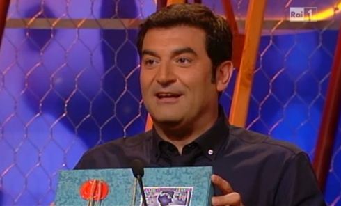 ASCOLTI TV DI SABATO 26 MAGGIO 2012: VINCE AFFARI TUOI (20.89%). ESC 2012 AL 7.51%. BENE COSTANZO (2MLN / 12%) E GIRO (12.5%)