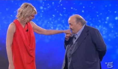 ASCOLTI TV DI SABATO 5 MAGGIO 2012: VINCE AMICI (4,7 MLN – 22.21%), E’ STATO SOLO UN FLIRT? IN RISALITA (4,2 MLN – 18.69%)