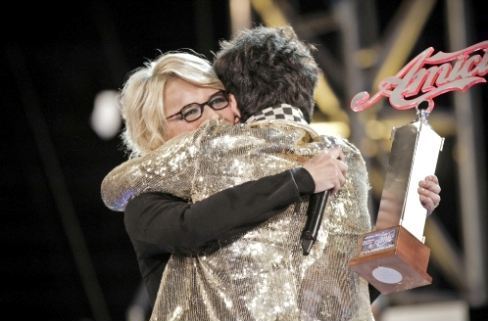 ASCOLTI TV DI VENERDI 18 MAGGIO 2012: LA ‘FINALINA’ DI AMICI AL 24.02%, MALE MI GIOCO LA NONNA (13.6%)