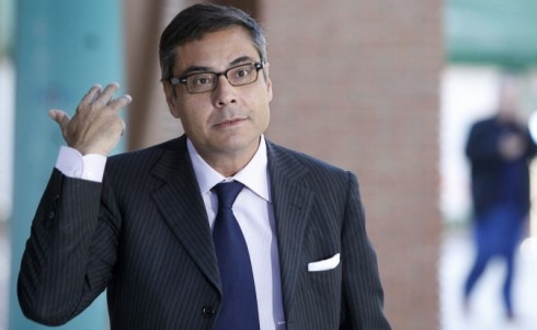 ANDREA VIANELLO IN POLE PER SOSTITUIRE SANTORO E PER UNA STRISCIA QUOTIDIANA SU RAI2. MA DI BELLA NON CI STA