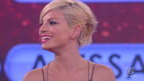 EMMA PUNGE (BELEN): “MEGLIO STARE ZITTI E SEMBRARE STUPIDI CHE PARLARE E TOGLIERE OGNI DUBBIO”
