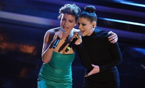 ALESSANDRA AMOROSO: “GERARDO E’ UN PERSONAGGIO, PREFERISCO CARLO ALBERTO”, EMMA: “BELEN? NON MISCHIO ARTE E IL NIENTE”