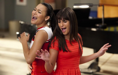 IL TELECOMANDO, LA GUIDA TV DI DM: 2 MAGGIO 2012. LE TRE ROSE DI EVA E L’ULTIMA DE LE IENE CONTRO LA SERIE A. SU FOX GLEE DEDICATO A WHITNEY HOUSTON