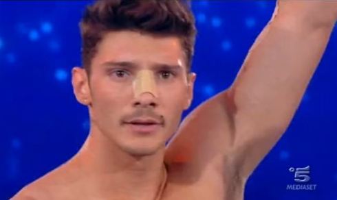 BELEN E STEFANO, PARLA LA MAMMA DI DE MARTINO: “EMMA MI E’ RIMASTA NEL CUORE. ESCLUDO SI TRATTI DI UNA TROVATA PUBBLICITARIA”