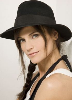 LINDA COLLINI (CENTOVETRINE) A DM: “PARTECIPARE A BALLANDO CON LE STELLE? MAGARI. MI PIACEREBBE INTERPRETARE UNA PSICOPATICA”