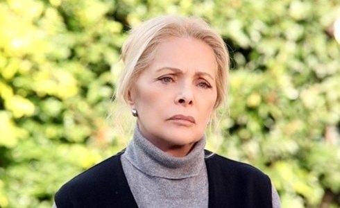 BACIAMO LE MANI: VIRNA LISI SARA’ UNA MADRE CORAGGIO NELLA NUOVA FICTION DI CANALE5