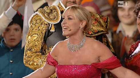 ASCOLTI TV DI GIOVEDI 7 GIUGNO 2012: VINCE LO SPETTACOLO STA PER INIZIARE (4.3MLN – 19.1%). SOLO L’11.22% PER LEZIONI DI CIOCCOLATO, MISTERO VOLA ALL’11.08%. NUOVO FLOP DI RAI2