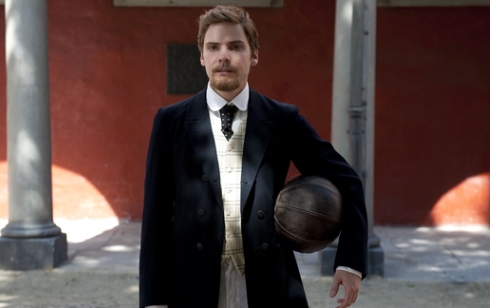 ASCOLTI TV DI DOMENICA 3 GIUGNO 2012: BASTA IL 13.09% A LEZIONI DI SOGNI PER VINCERE LA SERATA, CATERINA E LE SUE FIGLIE ALL’11.65%. MALE CENERENTOLA (11.08%)