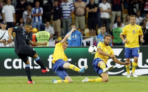 ASCOLTI TV DI VENERDI 15 GIUGNO 2012: IN 5,5 MLN PER SVEZIA-INGHILTERRA (24.88%). MALE LICENZA DI MATRIMONIO (12.63%) E V