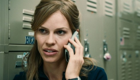 ASCOLTI TV DI LUNEDI 4 GIUGNO 2012: BASTA UN MISERO 12.92% AL FILM DI CANALE 5 PER BATTERE VESPA (12.39%). BENE GREY’S ANATOMY, POMERIGGIO CINQUE ALL’11.07%